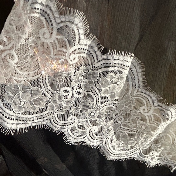 VENUS Black and White Lace Backless Dress - Picture 4 of 7